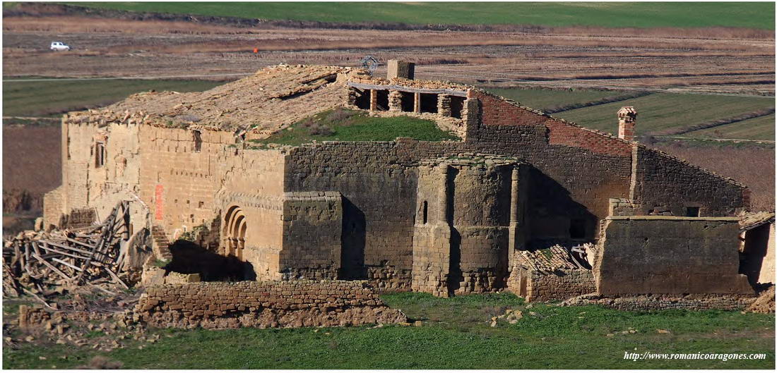 CABECERA DEL TEMPLO. ÁBSIDE CENTRAL Y CAPILLAS LATERALES PLANAS